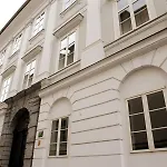 Antiq Palace - Historic Of Europe