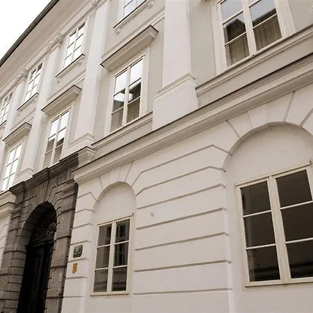 Antiq Palace - Historic Of Europe