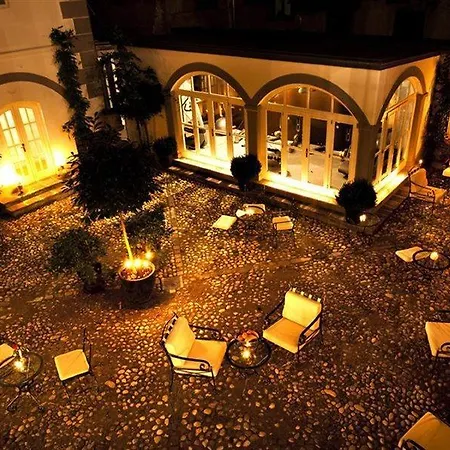 Antiq Palace - Historic Of Europe