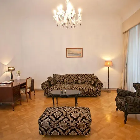 Antiq Palace - Historic Of Europe 3*