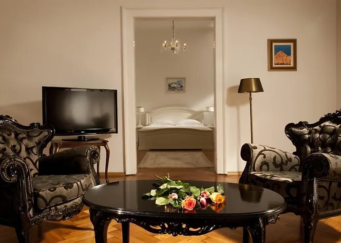 Antiq Palace - Historic Of Europe Hotell