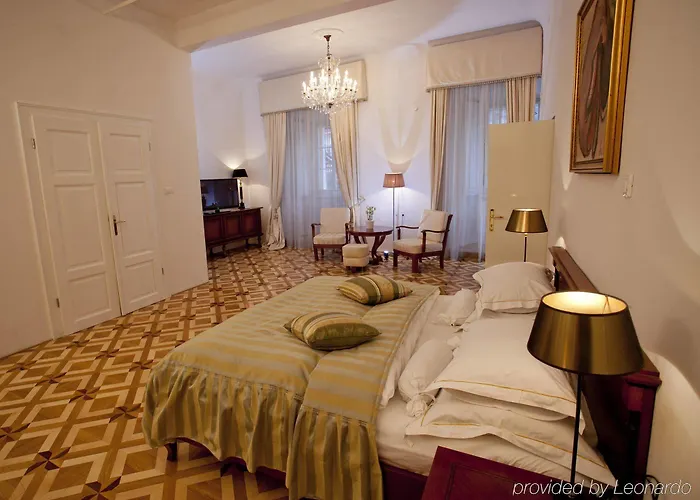 Antiq Palace - Historic Of Europe 酒店 3*