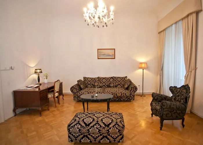 Antiq Palace - Historic Of Europe 3*